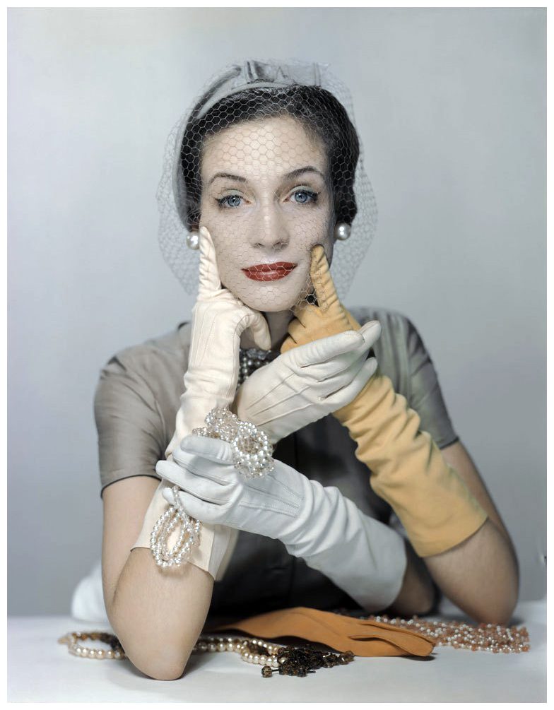 erwin blumenfeld photographing for vogue in 1950 multi taking, vicki archer