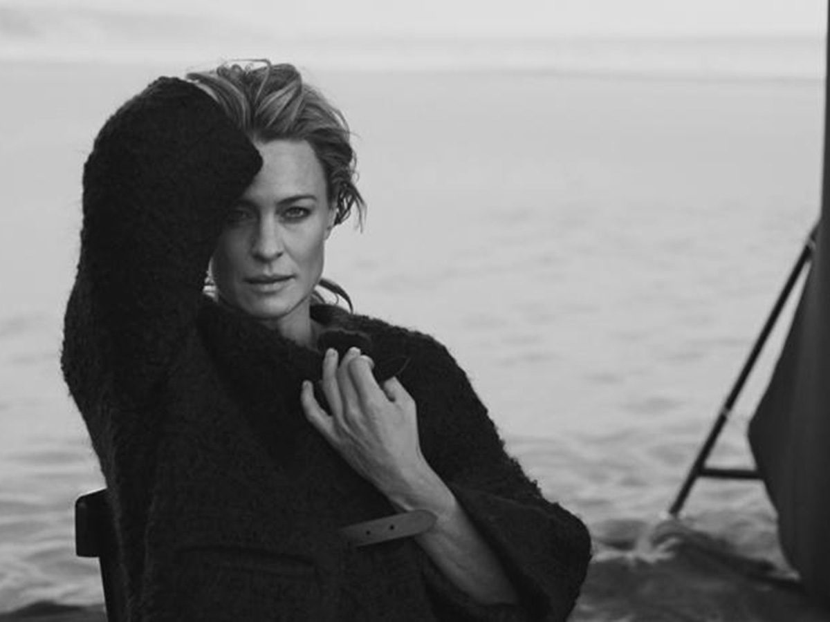 Robin Wright, Another Beautiful Face on vickiarcher.com. Portraits by Peter Lindbergh