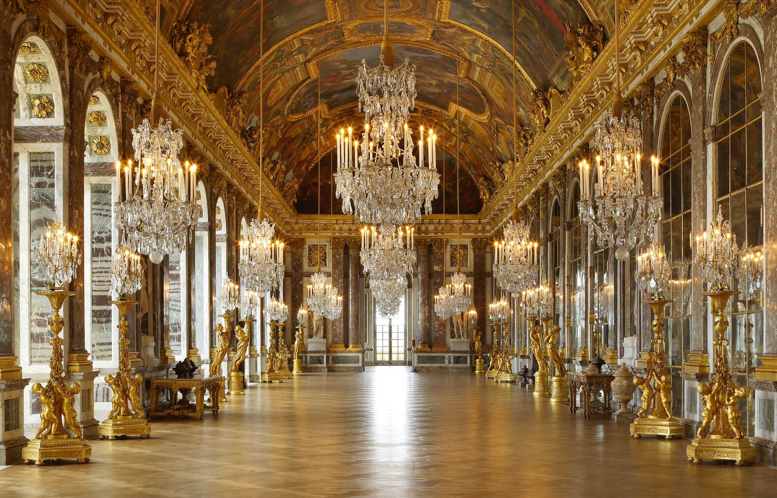 Бальный зал во Дворце Франции
